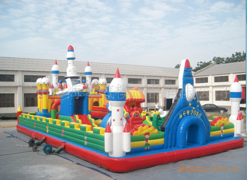 【供應:充氣城堡,充氣水上玩具,2011年最新城堡氣模產品,氣模廠】價格,廠家,圖片,場地道具布景,廣州麗麗玩具-